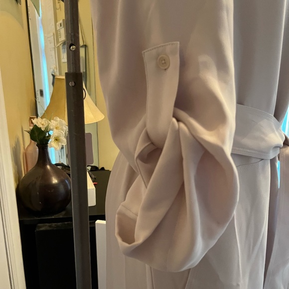 Babaton Cream Trenchcoat - Picture 4 of 5